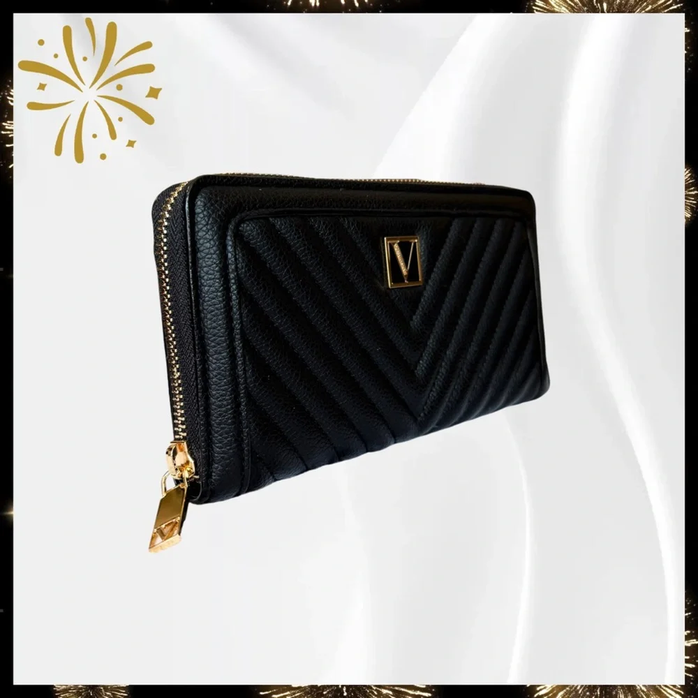 🆕 Victoria's Secret Black Quilted Zip Wallet Clutch